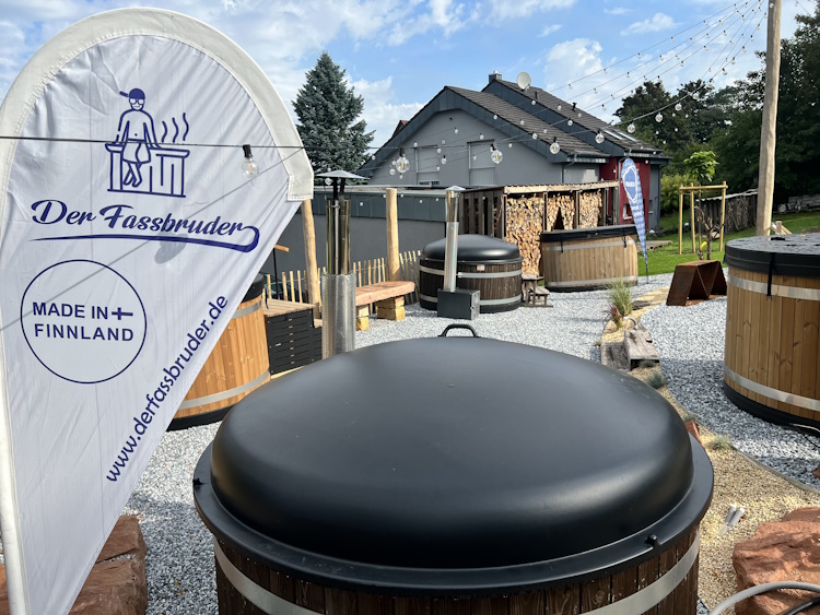 Es sind immer mehrere verschiedene Badefässer zum testen da | Kirami Badefasser