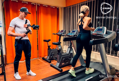 Fotograf Niko Simola | Wassergymnastik im Badefass | Kirami