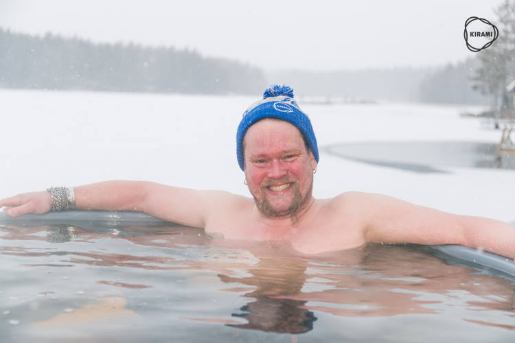 Ville Haapasalo | Ville hält es im Badefass gerne mal bis zu mehrere Stunden aus, vor allem in netter Gesellschaft | Kirami