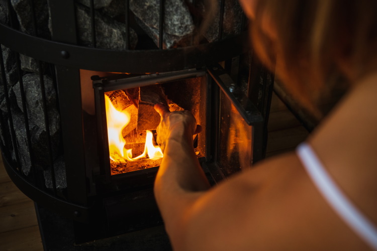 Gerade in Krisenzeiten ist es wichtig, gemeinsam mit den Liebsten Zeit in der Wärme der Sauna zu verbringen | Kirami FinVision® -sauna