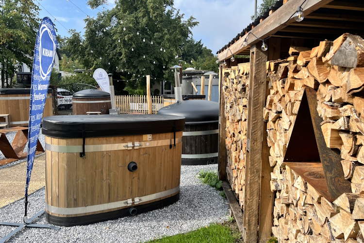 Das Holzlager wurde aus Kirami-Paletten aufgebaut und mit einem Kirami Outstanding Triholdy aufgepimpt. 