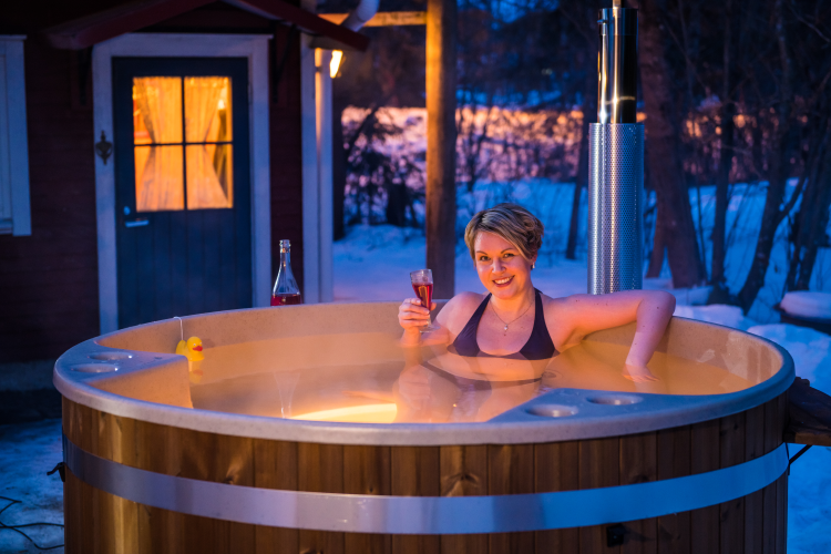 Abends, im warmen Wasser des Badefasses zu sitzen und dabei den Sternenhimmel zu bewundern und die friedliche Atmosphäre zu genießen. | Kirami