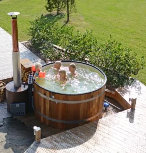 Platzieren Sie Ihr Badefass auf einem stabilen und ebenen Untergrund | Kirami