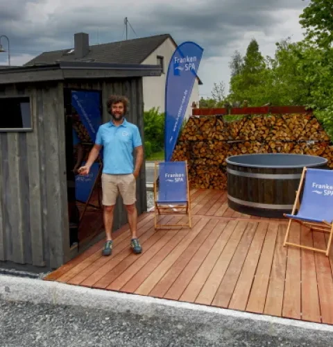 Franken SPA | Kirami-Badefässer und -Saunen auf riesigem Ausstellungsgelände
