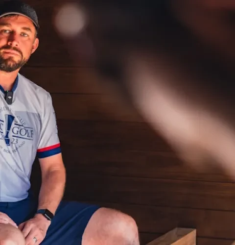 Im Bild: Nate Sexton (USA) – Interview in der Kirami FinVision® Sauna | European Open Frisbee Golf -tapahtuma