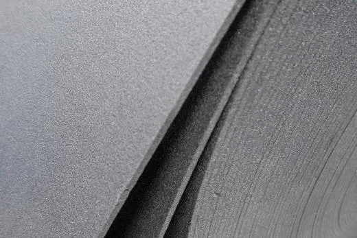 Zusatzisolierung für den Zwischenraum zwischen dem Innenbecken und den Paneelen.