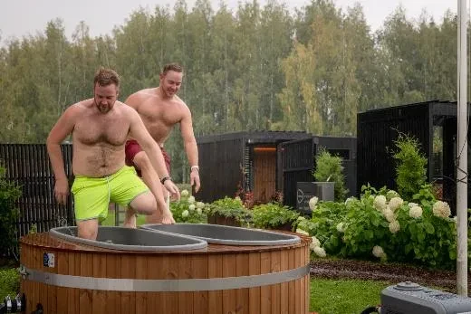 Sie können wählen, ob Sie in einem kalten, warmen oder heißen Becken baden möchten |Twinny