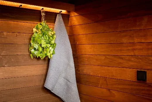 Kirami FinVision® -Umkleidekabine S Misty – optionales Zubehör: Garderobe